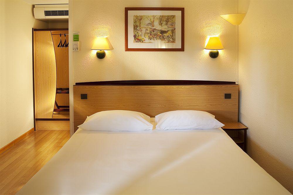 Campanile Hotel Auch Δωμάτιο φωτογραφία